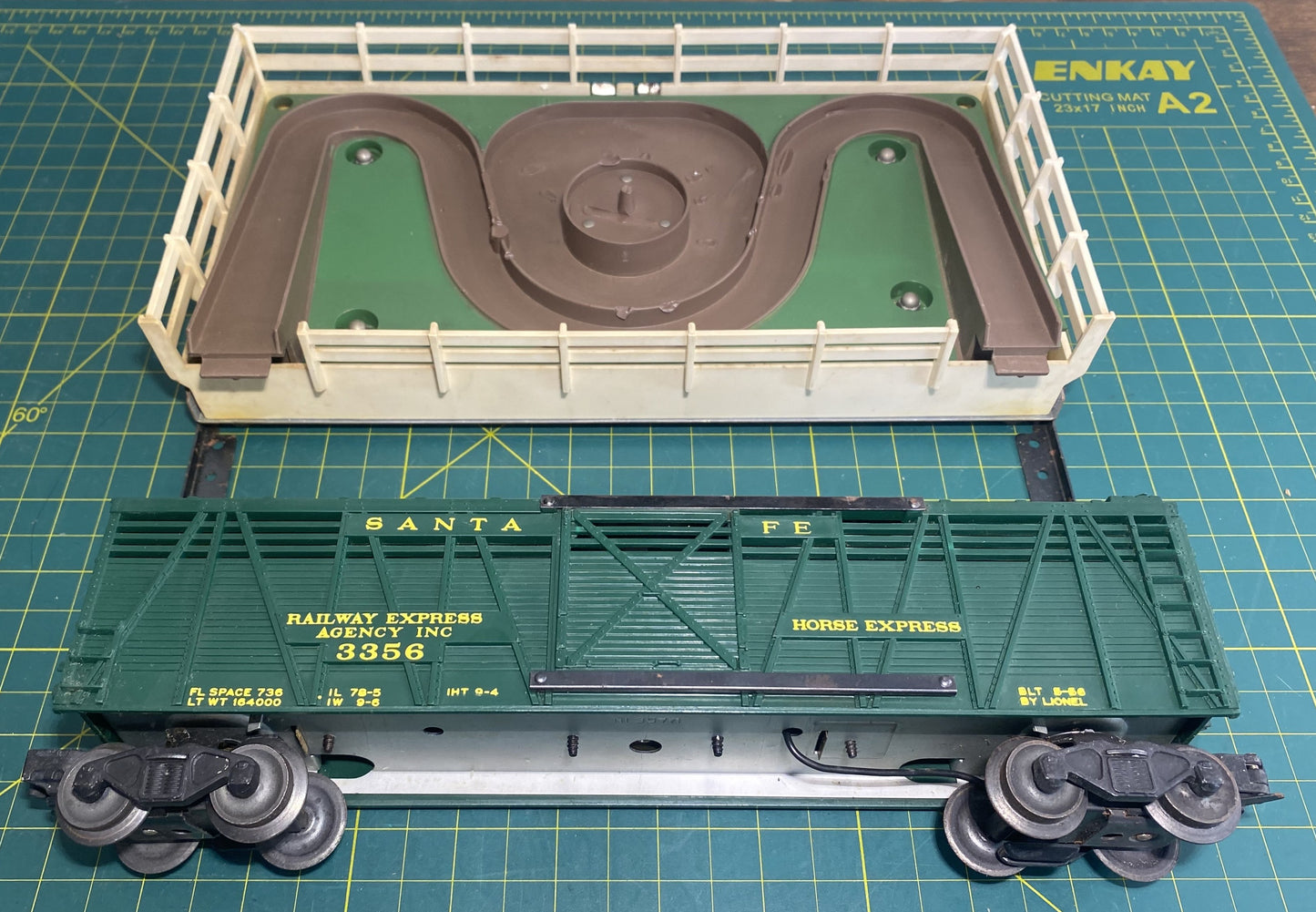 Lionel 3356 Post War Operating Horse Corral