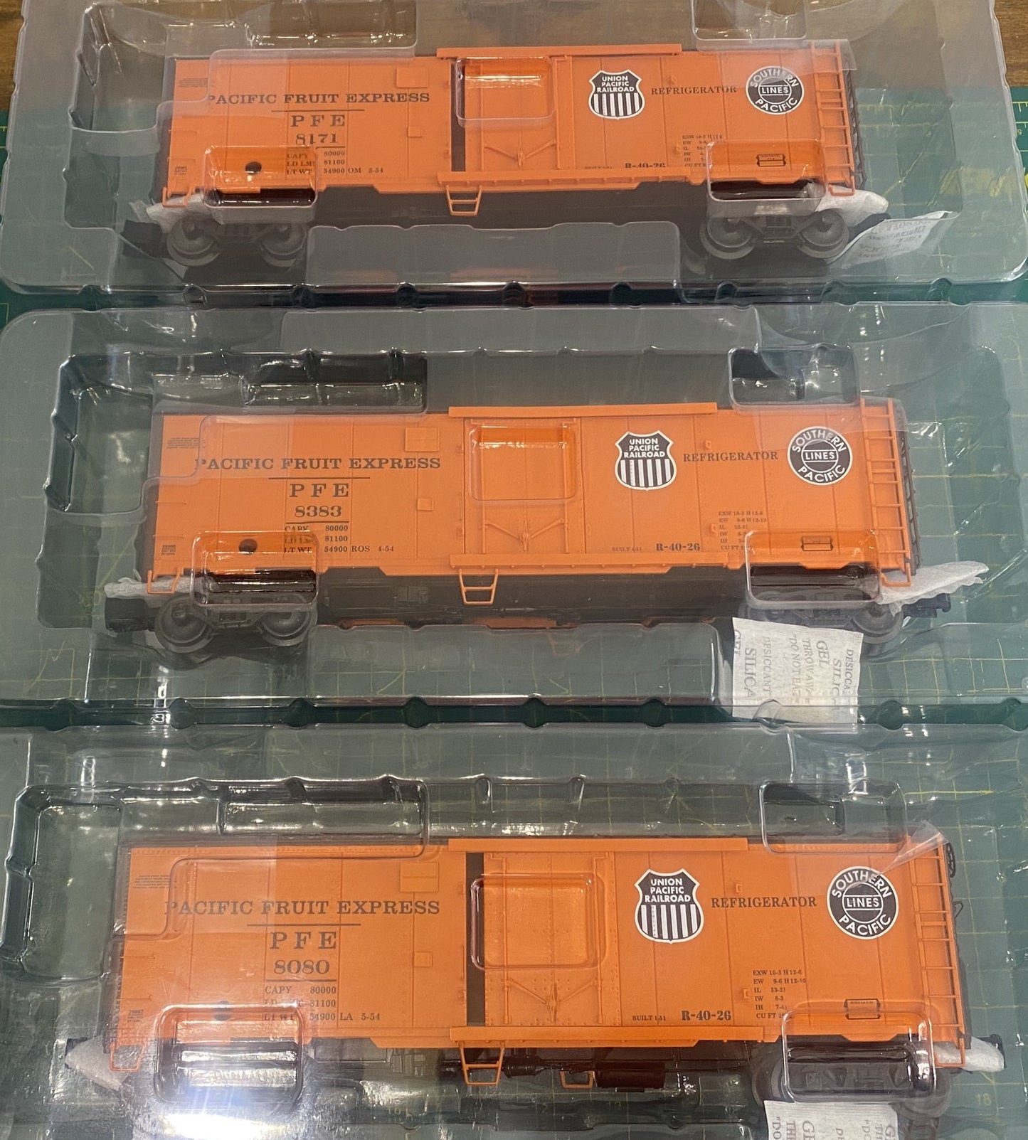 Lionel 6-29989 Pacific Fruit Express Steel-Sided Reefer 3-Pack