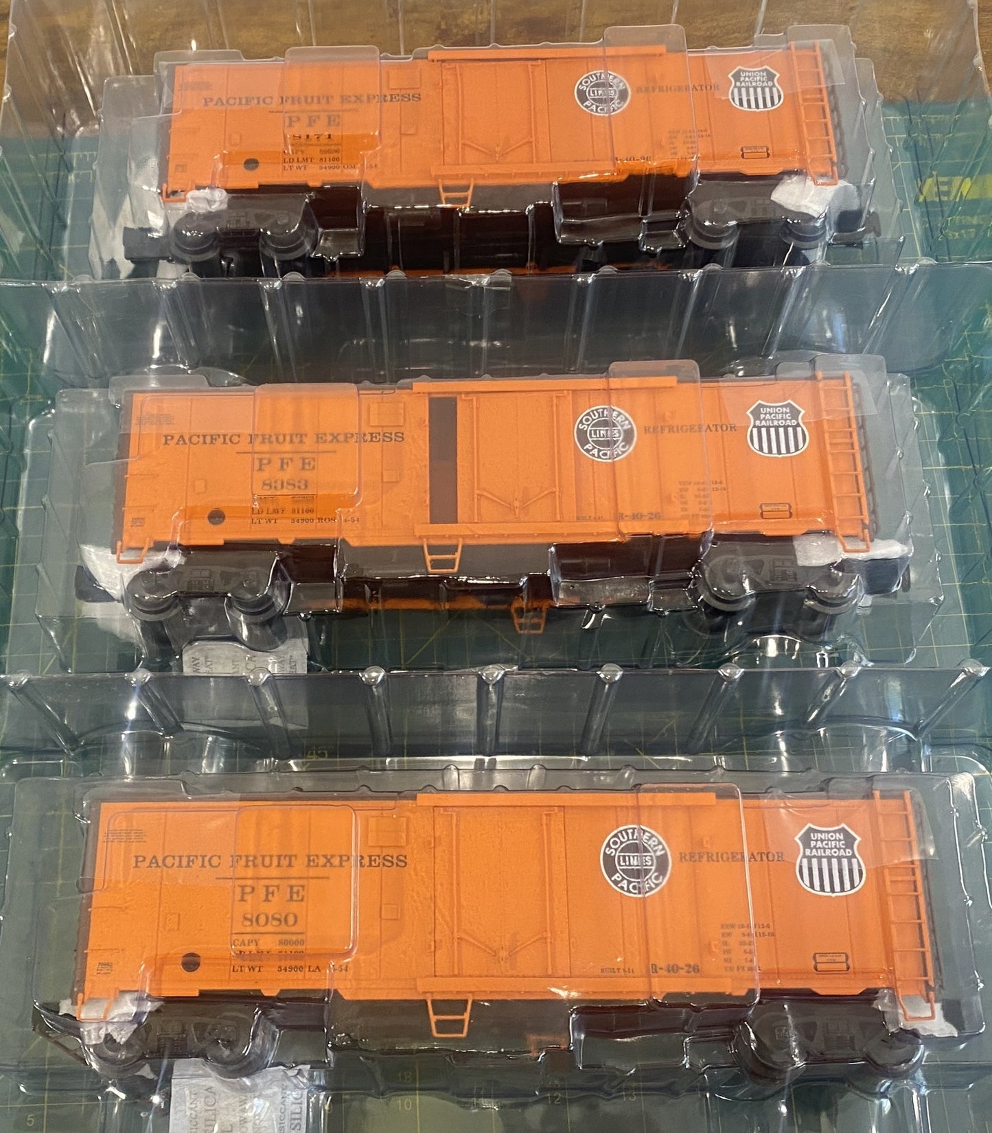 Lionel 6-29989 Pacific Fruit Express Steel-Sided Reefer 3-Pack