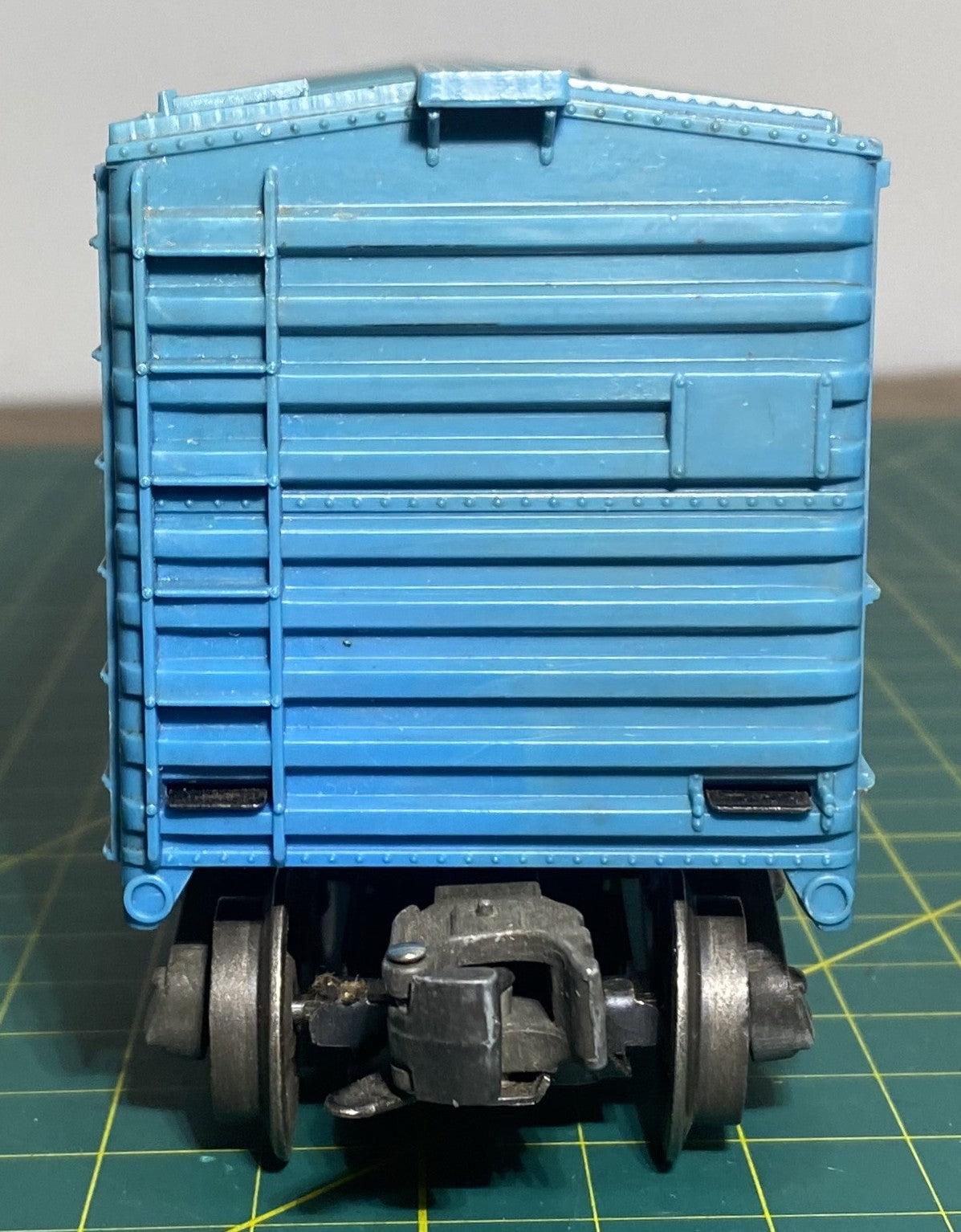 Lionel Post War 6464-475 Boston and Maine Box Car Solid Doors