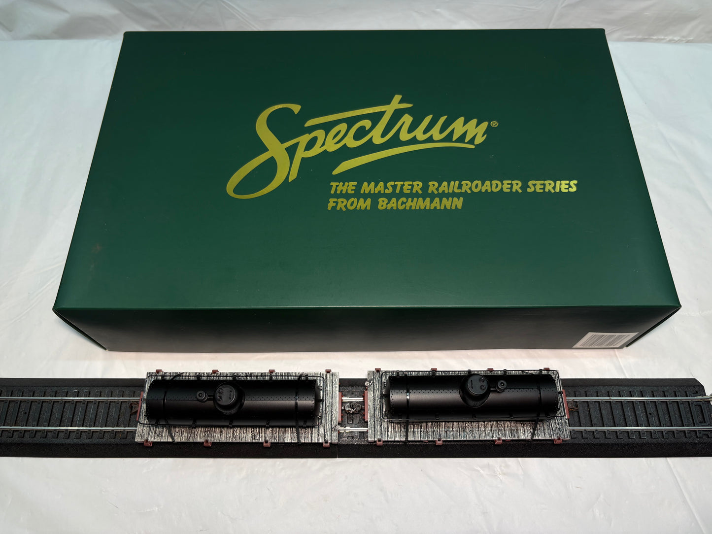 Bachmann Spectrum 26522 On30 18' Black Tank Car (Set of 2)