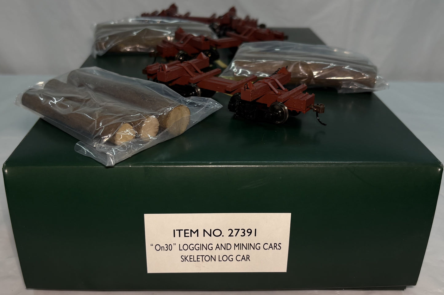 Bachmann Spectrum 27391 On30 Scale Skeleton Log Car Set with Logs