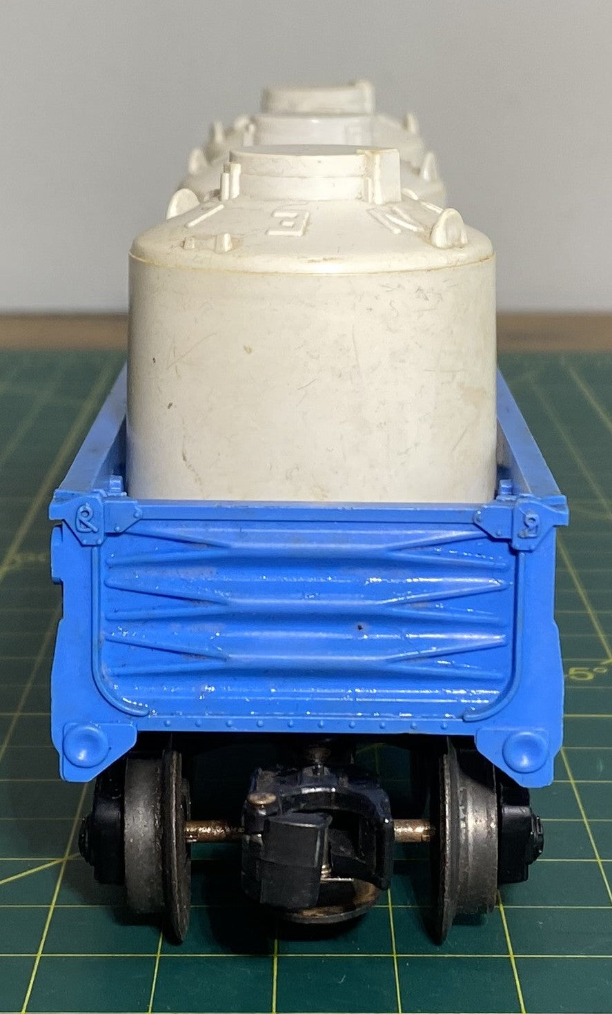 Lionel Post War 6162 Gondola w/Milk Cans