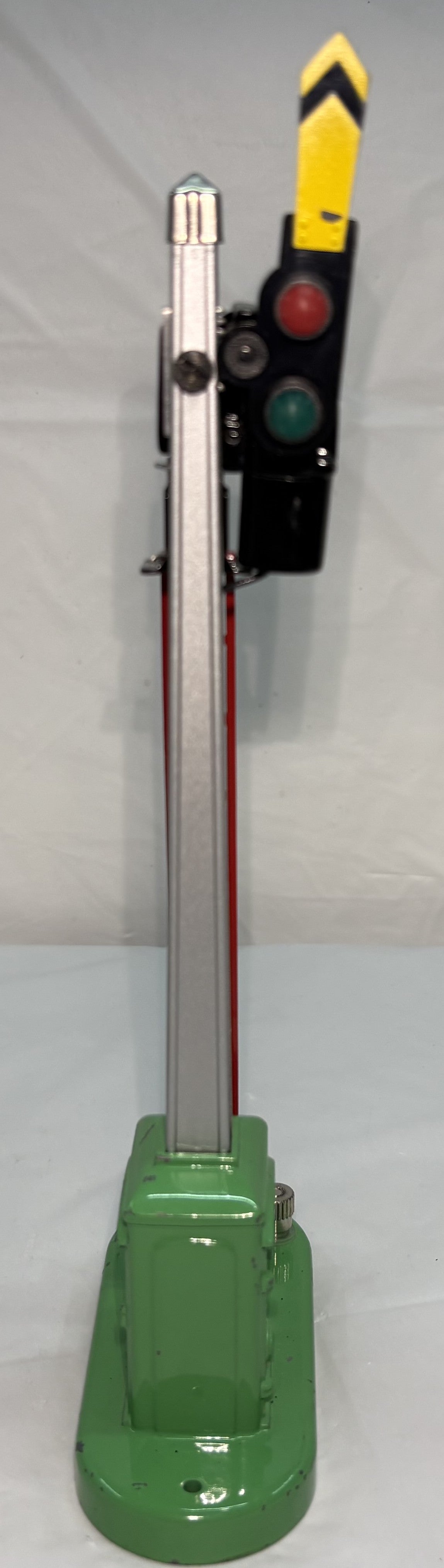 MTH 30-1075 O Gauge Green Base #151 Operating Semaphore
