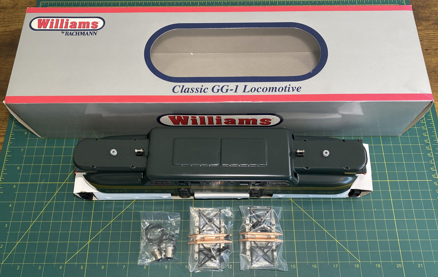 Williams 41797 Pennsylvania GM Semi-Scale GG-1 Electric Locomotive #2332