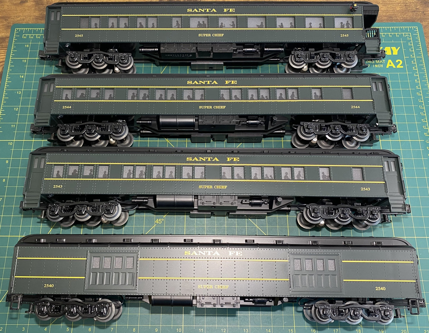 Williams 43354 Santa Fe 72’ Scale Heavyweights 4 Car Set