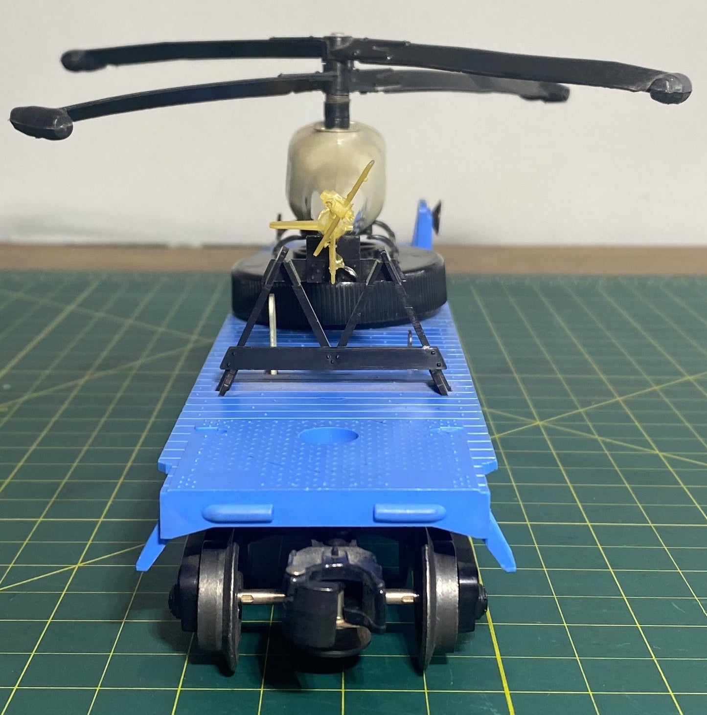 Lonel Post War 3419 Flat Car with Helicopter