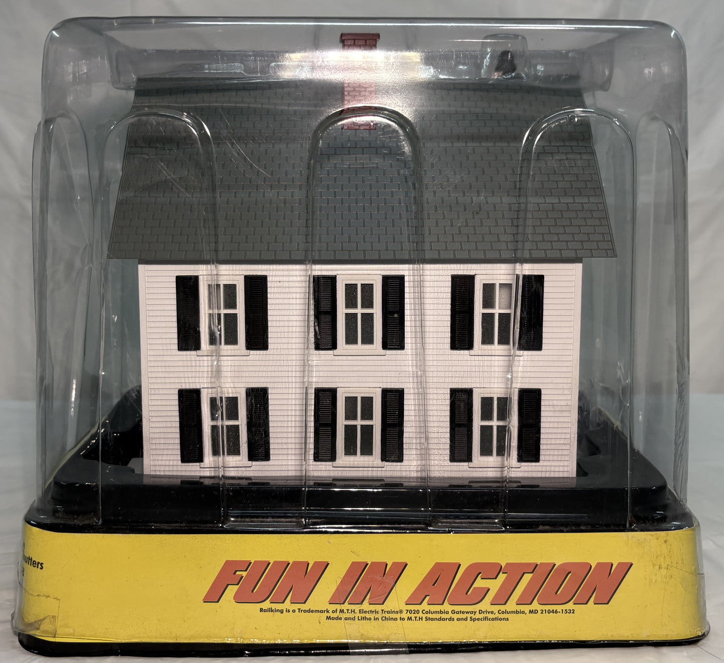 MTH 30-90338 O Gauge Light Blue & White Row House #1