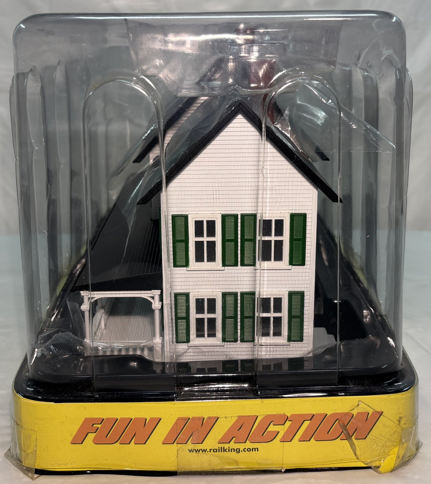 MTH 30-90331 Rail King White w/Green Shutters #4 Country House