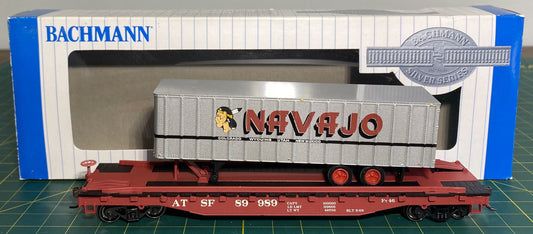 Bachmann Premium 16701 52' 6" Flatcar w/35' Piggyback Trailer Santa Fe - Navajo Lines