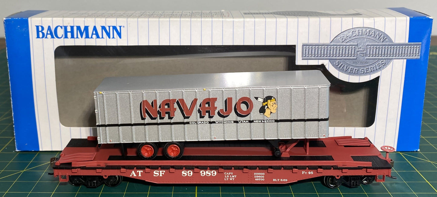 Bachmann Premium 16701 52' 6" Flatcar w/35' Piggyback Trailer Santa Fe - Navajo Lines