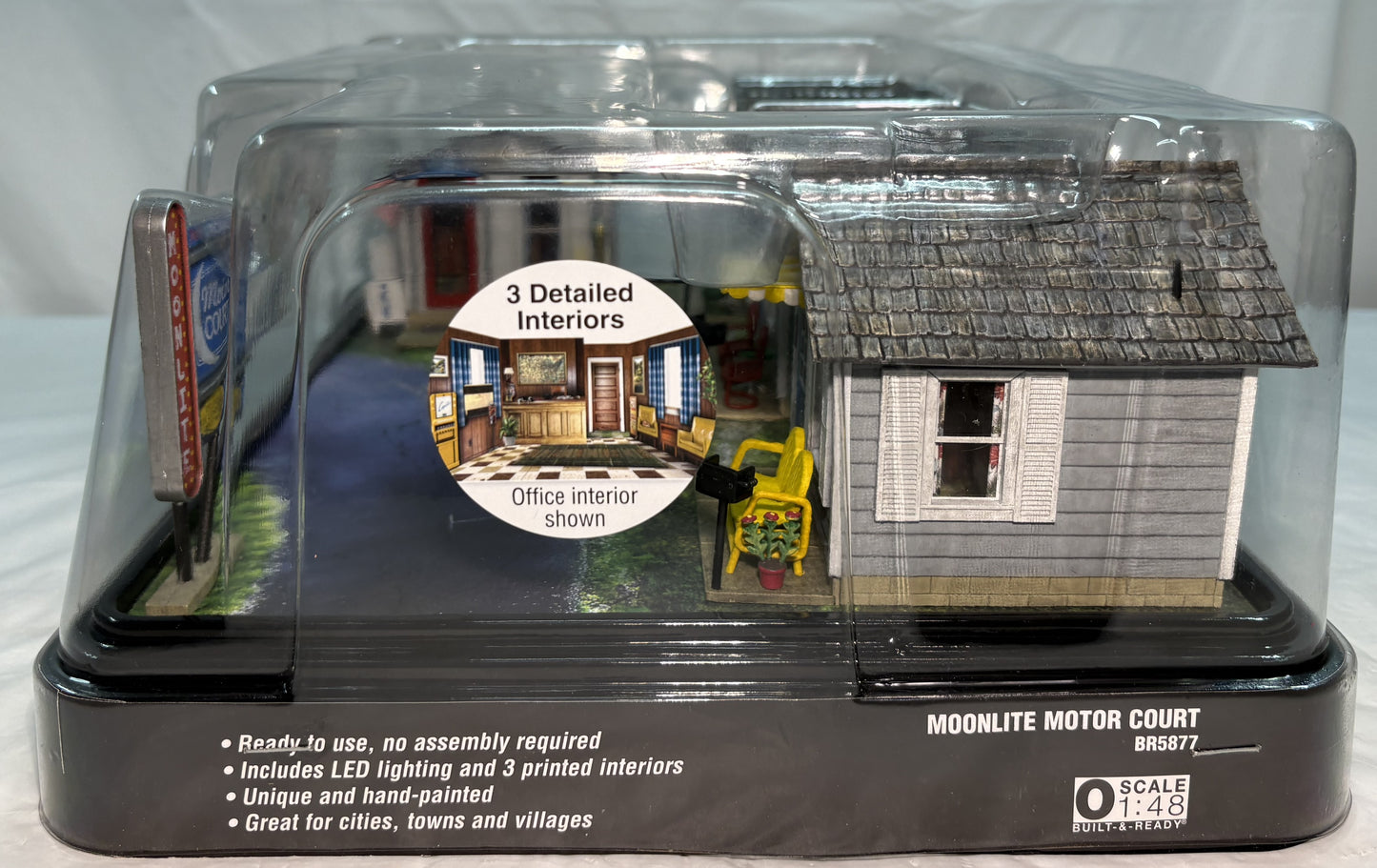 Woodland Scenics BR5877 O-Scale Moonlite Motor Court