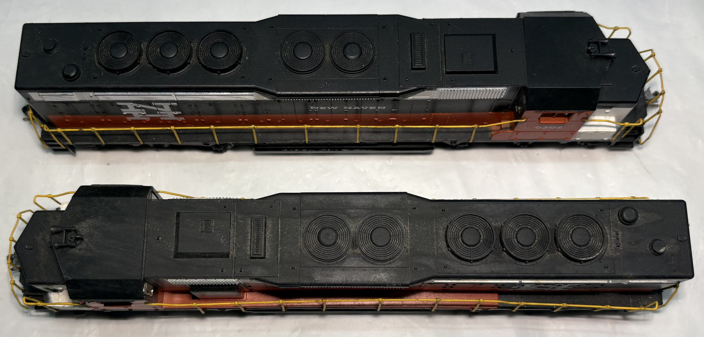 Athearn HO New Haven SD40 Powered & Non-Powered Diesel Locomotive #6502
