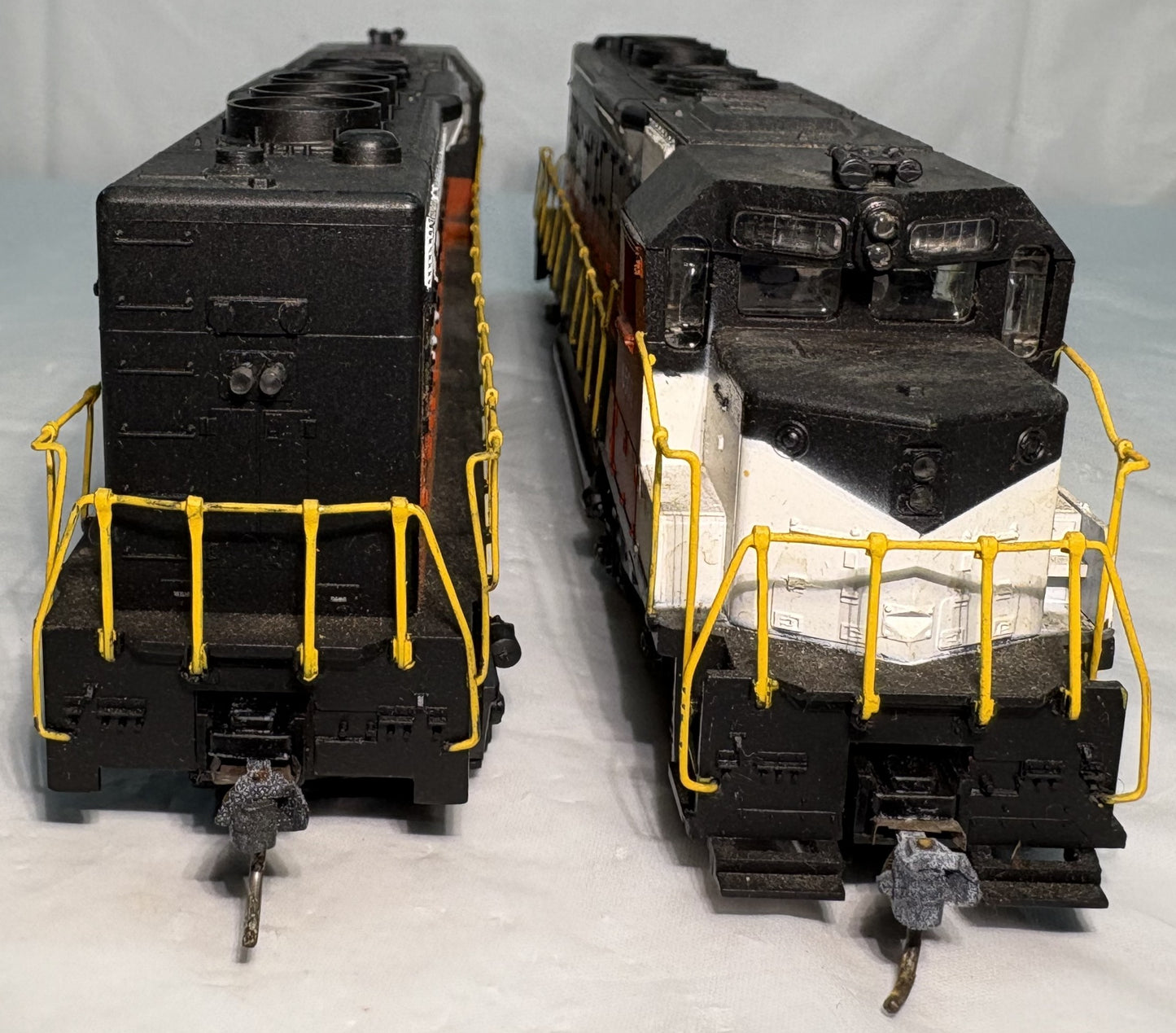 Athearn HO New Haven SD40 Powered & Non-Powered Diesel Locomotive #6502