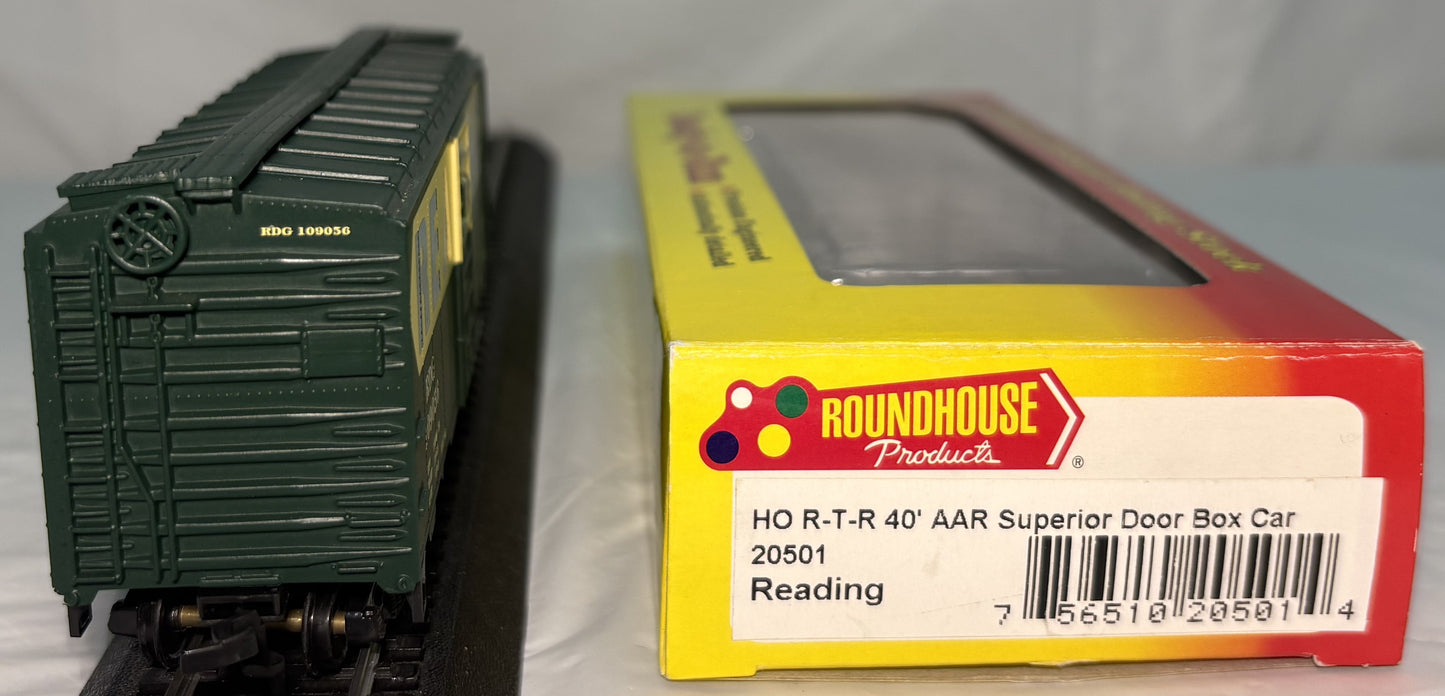 Roundhouse 20501 RTR HO 40’ AAR Superior Door Box Car Reading
