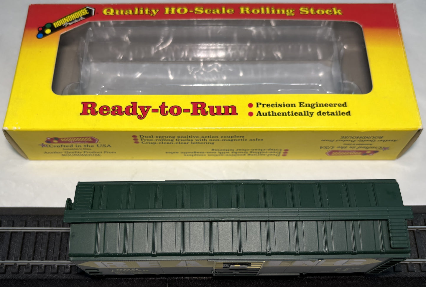 Roundhouse 20501 RTR HO 40’ AAR Superior Door Box Car Reading