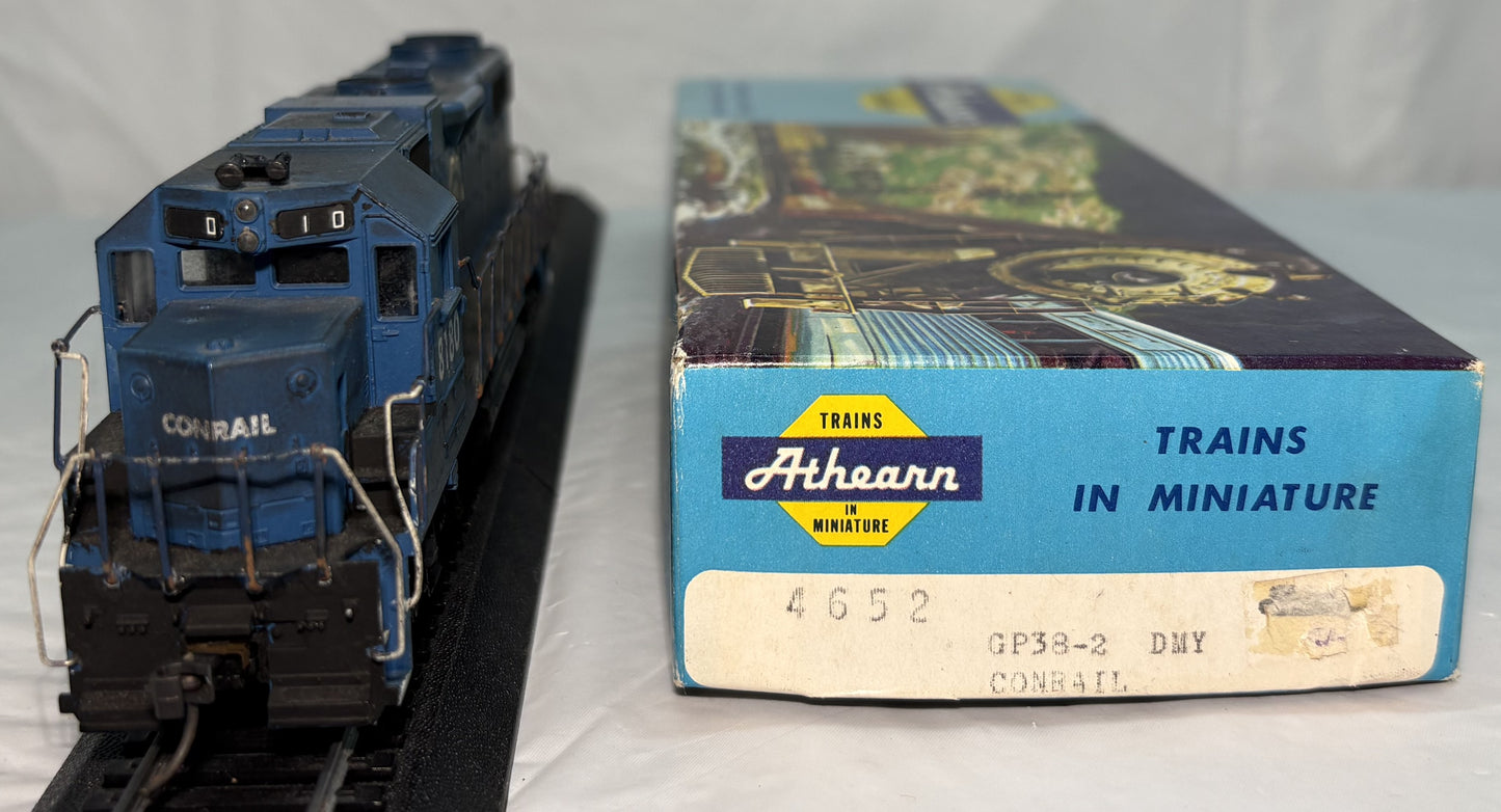 Athearn 4652 HO Conrail GP38-2 Diesel Locomotive (Dummy) #8276