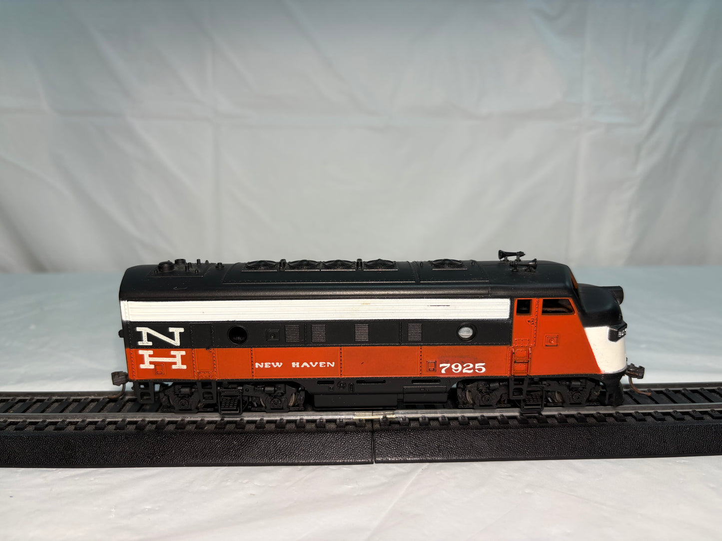 Athearn 3221 HO New Haven F7A Super Geared RTR Diesel Locomotive