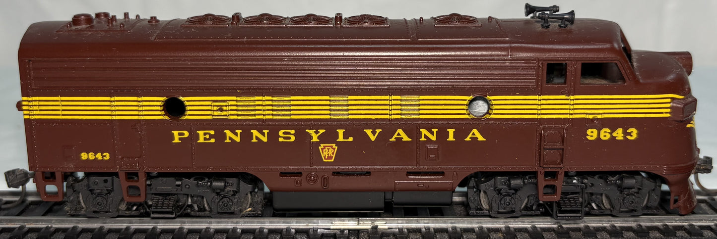 Athearn 3205 HO F7A Pennsylvania Diesel Locomotive #9643