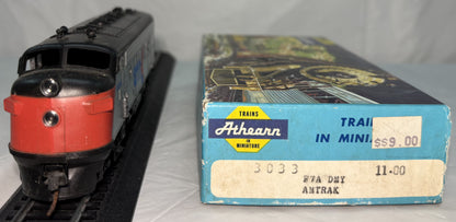 Athearn 3033 HO EMD F7A Amtrak Dummy Diesel Locomotive