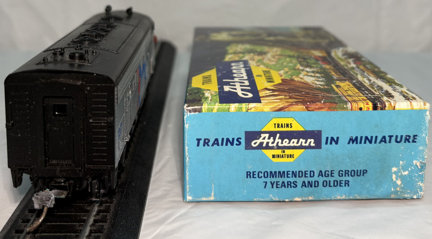 Athearn 3033 HO EMD F7A Amtrak Dummy Diesel Locomotive