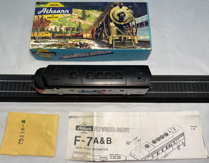 Athearn 3033 HO EMD F7A Amtrak Dummy Diesel Locomotive