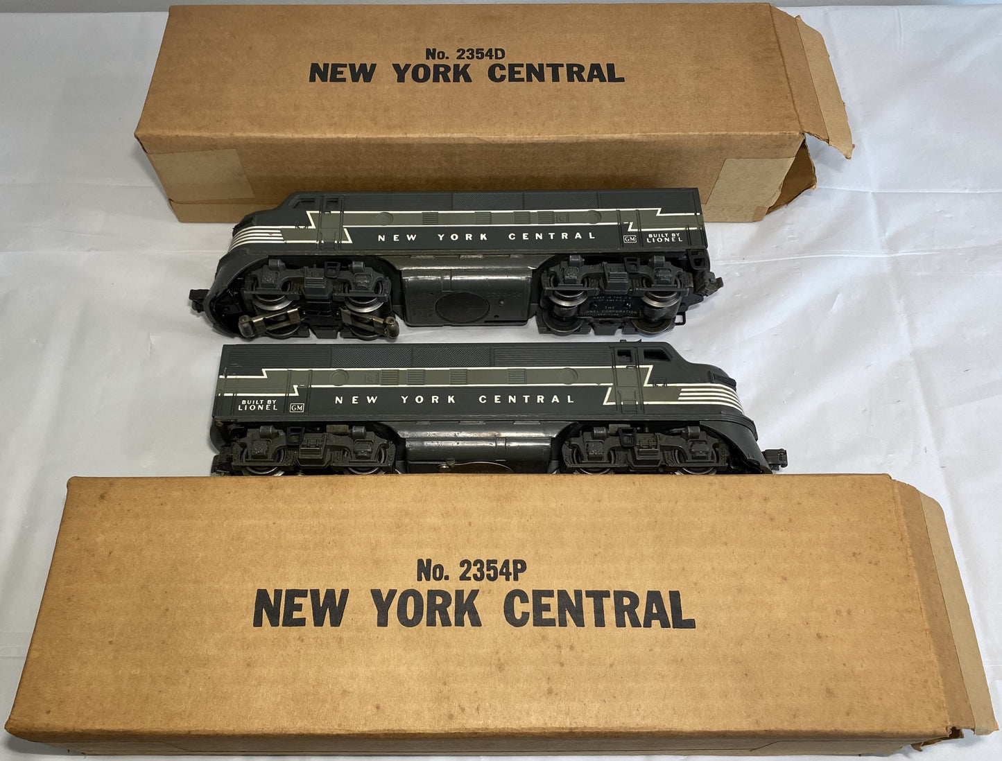 Lionel Post War 2354 F3 New York Central Diesel AA Units with Boxes