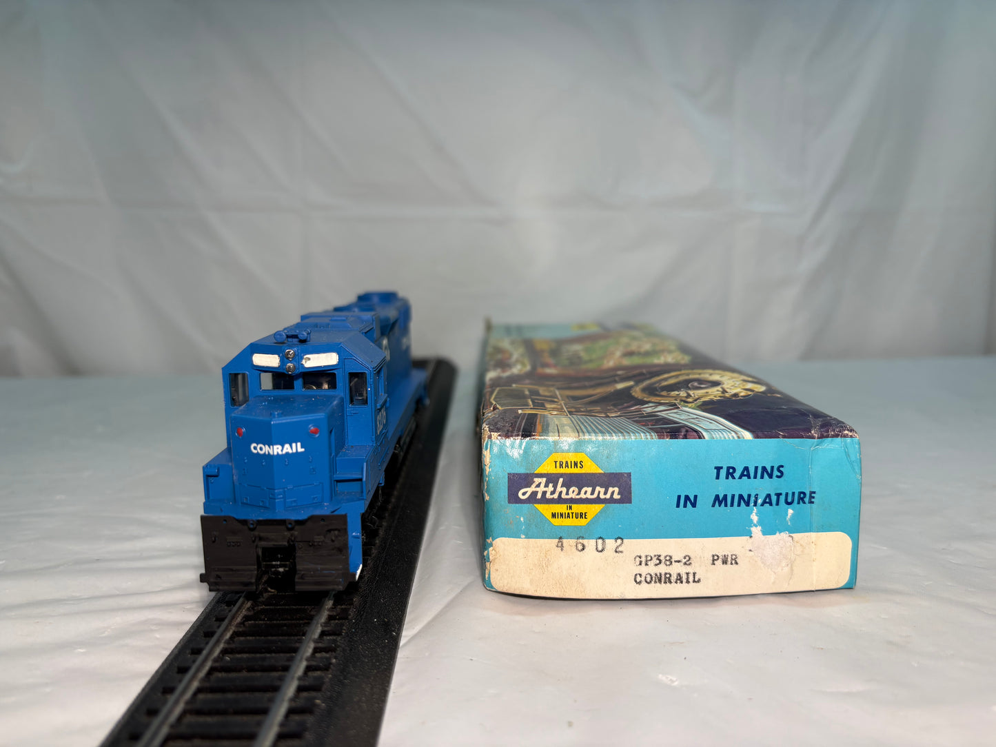 Athearn 4602 HO Scale Conrail Gp38-2 Diesel Locomotive #8276