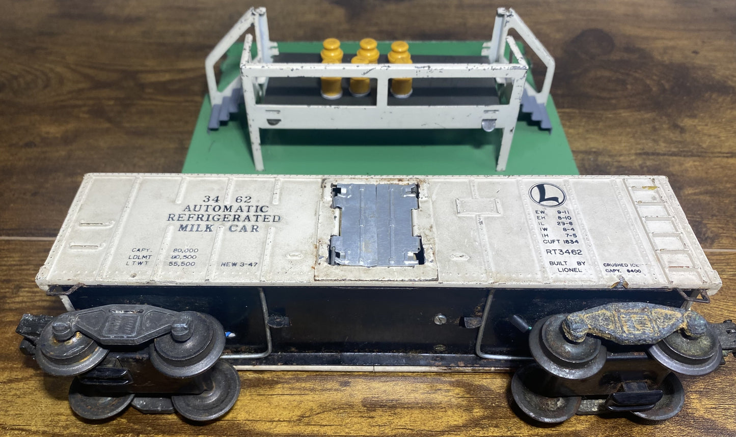 Lionel Post War 3472 Operating Milk Car with Platform