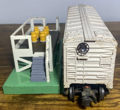 Lionel Post War 3472 Operating Milk Car with Platform