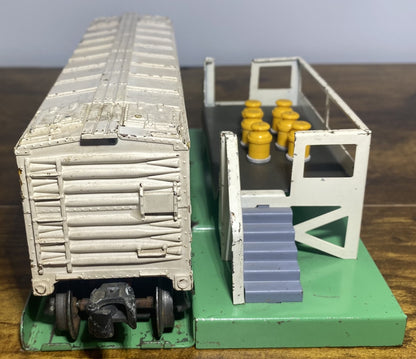 Lionel Post War 3472 Operating Milk Car with Platform