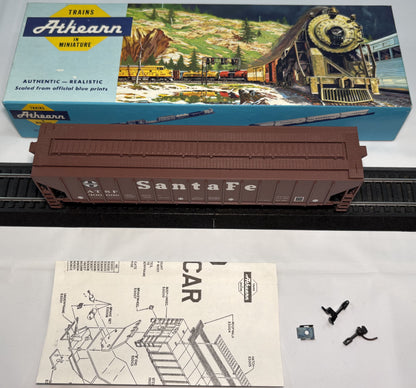 Athearn 5301 HO 54 Ft Covered Hopper Santa Fe