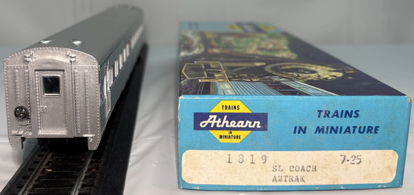 Athearn 1819 HO Amtrak Streamlined Coach Car #5221