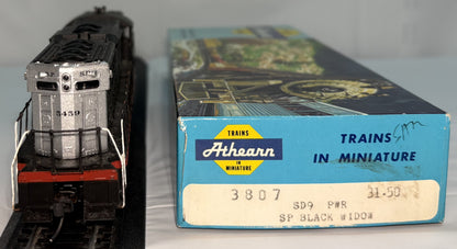 Athearn 3807 HO Scale Southern Pacific Black Widow SD9 Powered Diesel Locomotive #5459