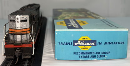Athearn 3807 HO Scale Southern Pacific Black Widow SD9 Powered Diesel Locomotive #5459