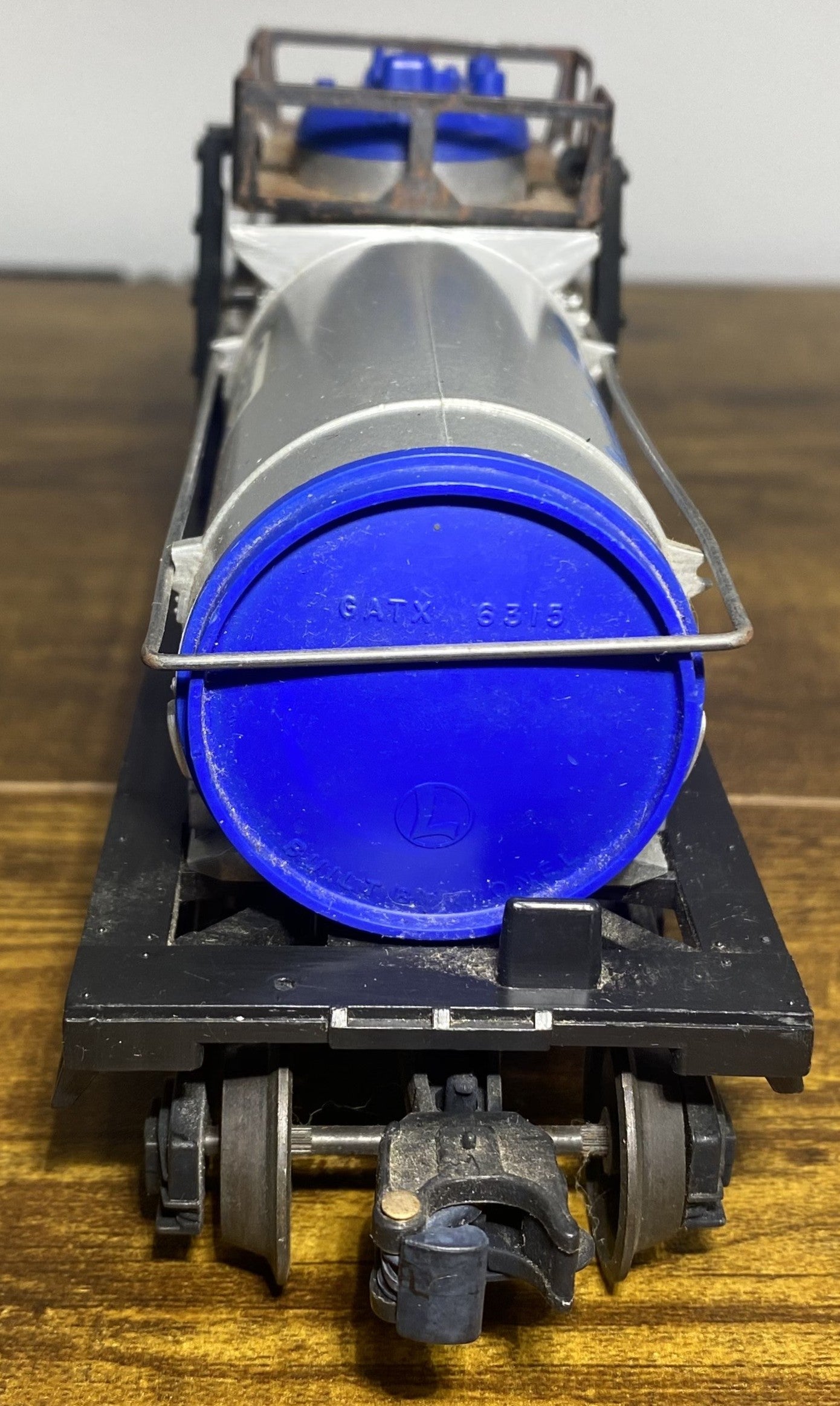 Lionel Modern 9153 Chevron Tank Car