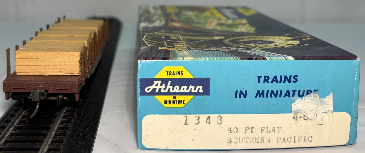 Athearn 1348 HO Southern Pacific 40ft Flat Car w/ Stakes