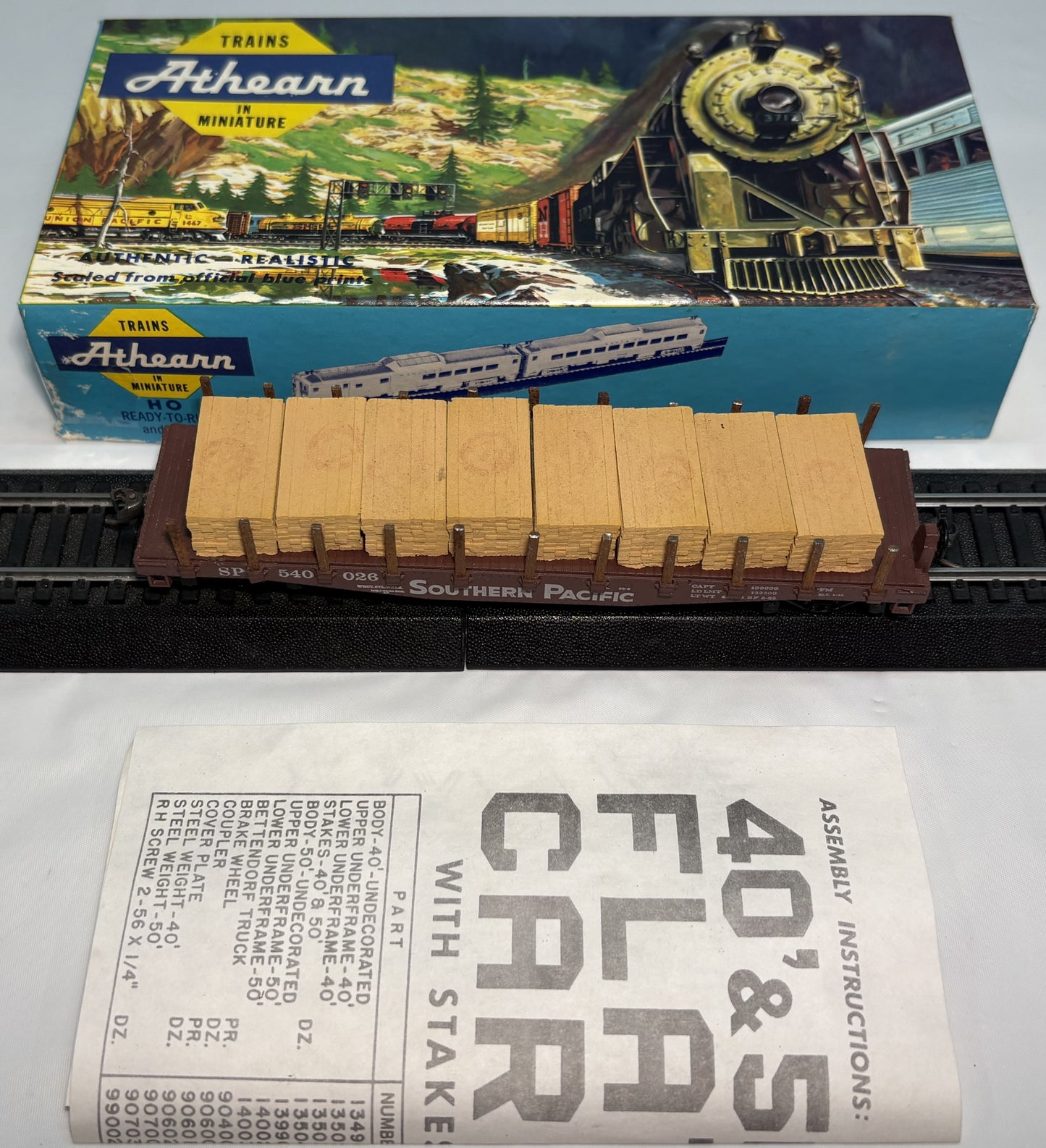 Athearn 1348 HO Southern Pacific 40ft Flat Car w/ Stakes