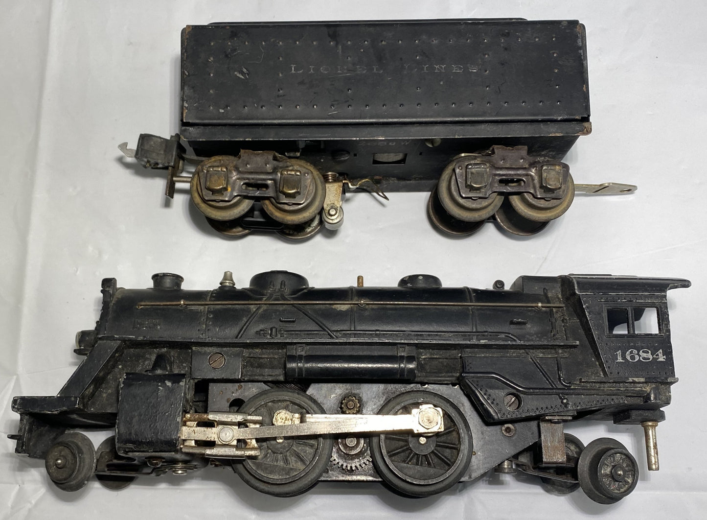 Lionel Pre War #1684  Steam Locomotive and Tender 2689W