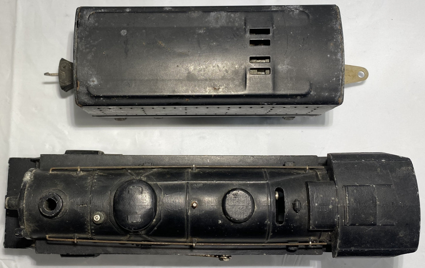 Lionel Pre War #1684  Steam Locomotive and Tender 2689W